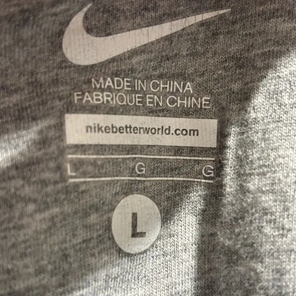 Grey Nike hoodie with embroidered swoosh - Picture 5 of 7